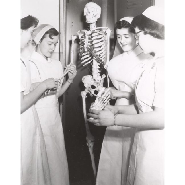 Étudiantes infirmières dans les années 1960 au Québec